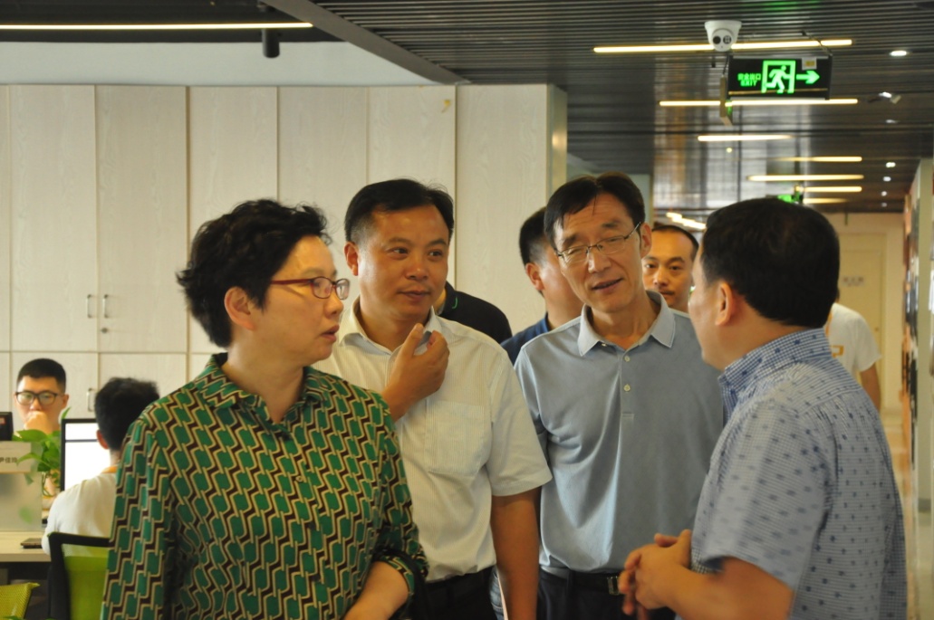 参观团 参观团